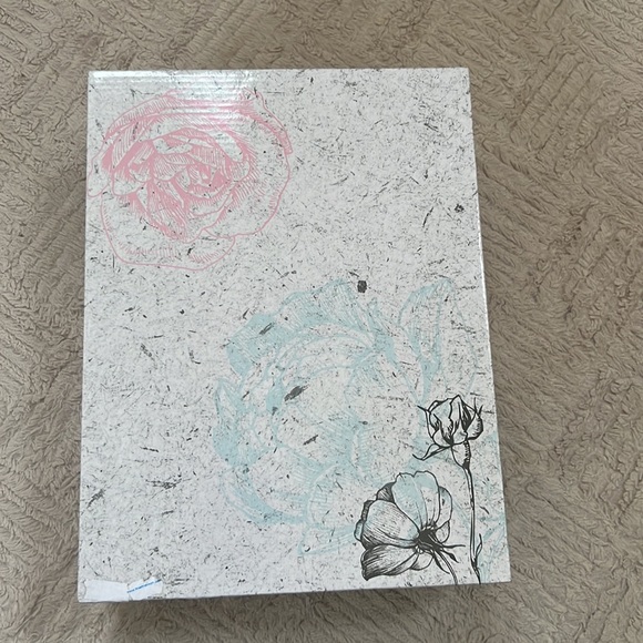 Robe with Lurex Sock gift set, pink robe & socks with hearts, New in sealed box - Picture 5 of 16